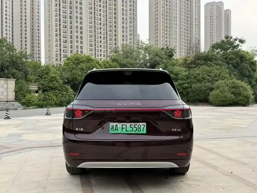 AITO M9 Wenjie M9 2025 Extended Range Ultra Edition 52kWh 6-Seat Version (192-line LiDAR) 2025 — миниатюра 5