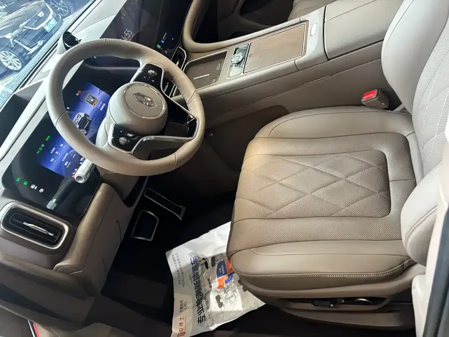 AITO M9 M9 2024 Extended Range Ultra Edition 52kWh 6-seater Edition 2025 — миниатюра 2