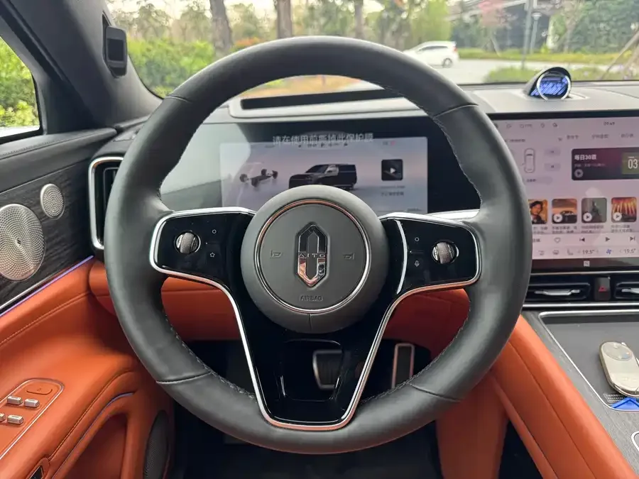 AITO M9 M9 2024 Extended Range Ultra Edition 42kWh 6-seater Edition 2025 — миниатюра 3