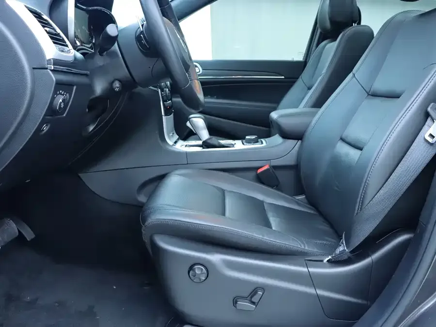 Jeep Grand Cherokee Grand Cherokee (Imported) 2020 3.0L Elite Navigation Edition 2022 — миниатюра 2