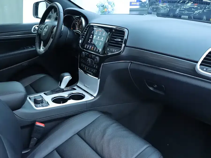 Jeep Grand Cherokee Grand Cherokee (Imported) 2020 3.0L Elite Navigation Edition 2022 — миниатюра 3
