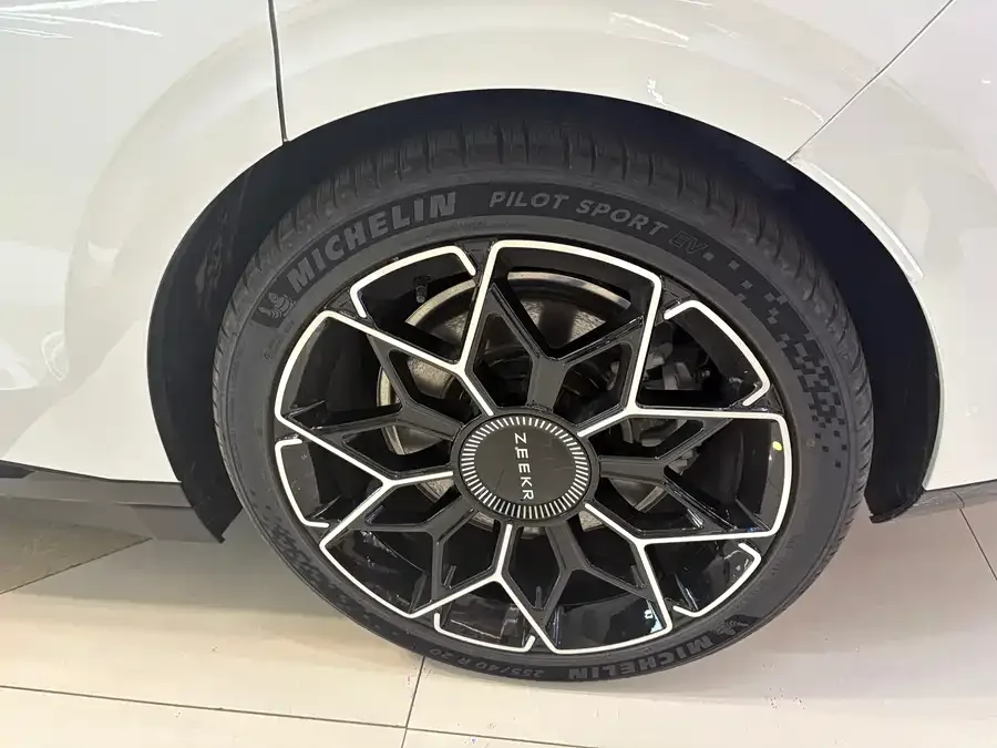 Zeekr 007 Extreme Krypton 007 2026 Rear-Wheel Drive Max Edition 75kWh 2026 — миниатюра 4