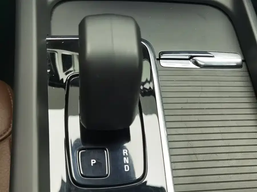 Volvo S60 2023 B4 Zhiyi Luxury Edition 2022 — миниатюра 4