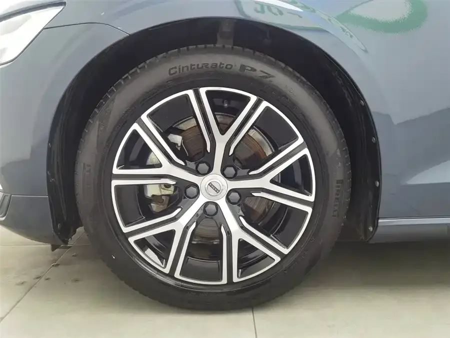 Volvo S60 2023 B4 Zhiyi Luxury Edition 2022 — миниатюра 5