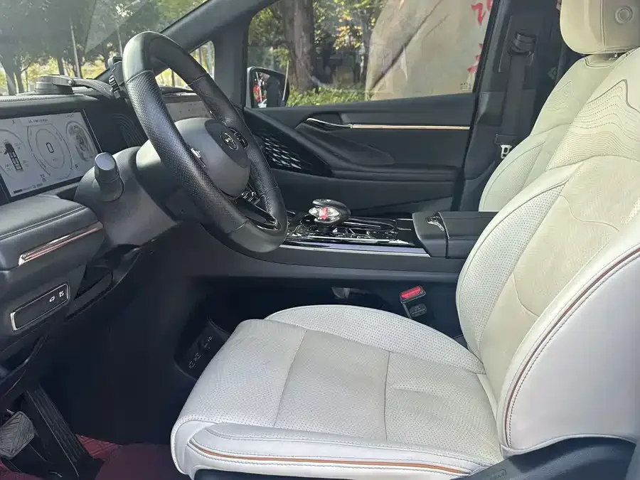 GAC Trumpchi M8 Trumpchi M8 2023 Grandmaster Series Dual Engine Royal Edition 2023 — миниатюра 2