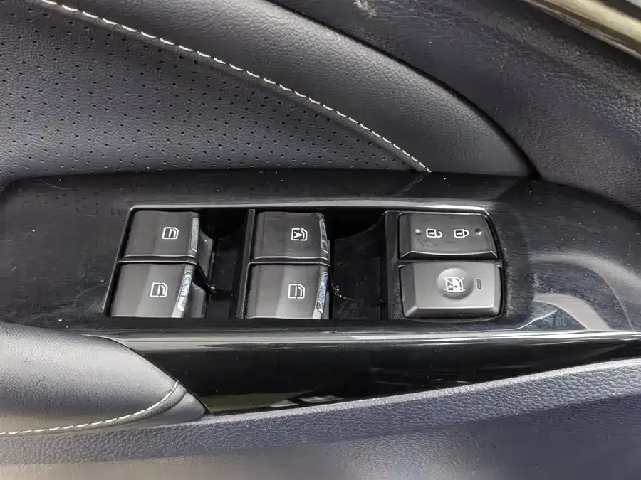 GAC Trumpchi M8 Trumpchi M8 2023 Lingxiu Series 390T Deluxe Edition 2024 — миниатюра 3