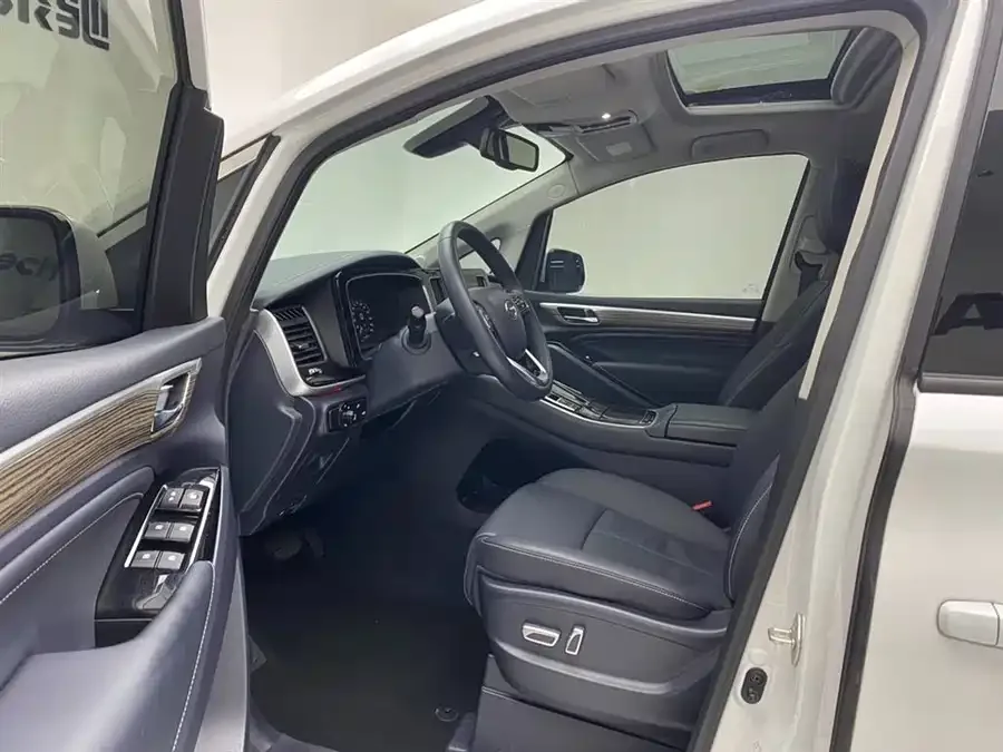 GAC Trumpchi M8 Trumpchi M8 2023 Lingxiu Series 390T Premium Edition 2023 — миниатюра 5