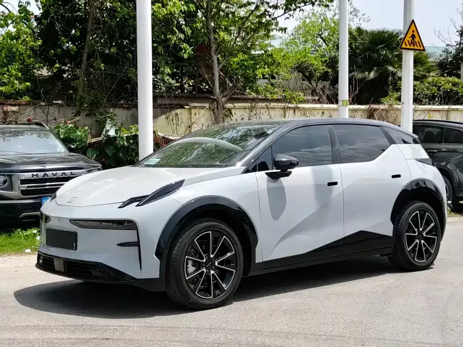 Zeekr X Zeekr X 2023 4WD YOU Edition 4 Seaters 2023 — фото 1, купить с доставкой в Москву