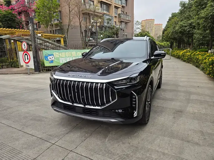 Jetour X70 Plus JETOUR X70 PLUS 2023 1.5T DCT Ziqiang PRO 7-seater 2023 — фото 1, купить с доставкой в Москву