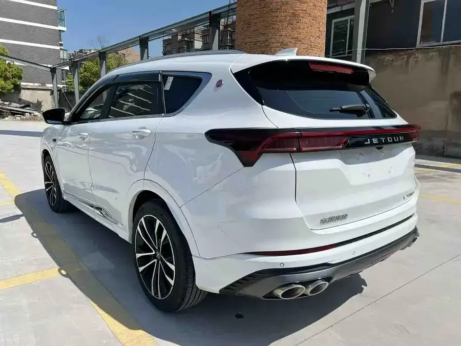 Jetour X70 Plus JETOUR X70 PLUS 2023 1.5T DCT Brave PLUS 7-seater 2023 — миниатюра 3