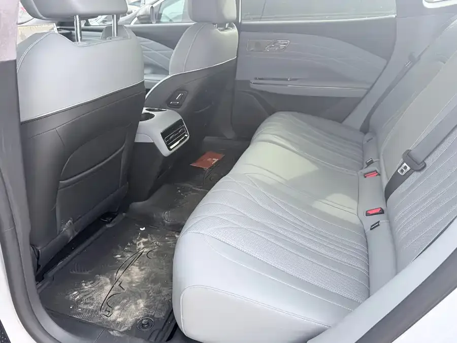 Geely Galaxy E8 Galaxy E8 2024 665km RWD Starship Long Range Edition 2025 — миниатюра 2