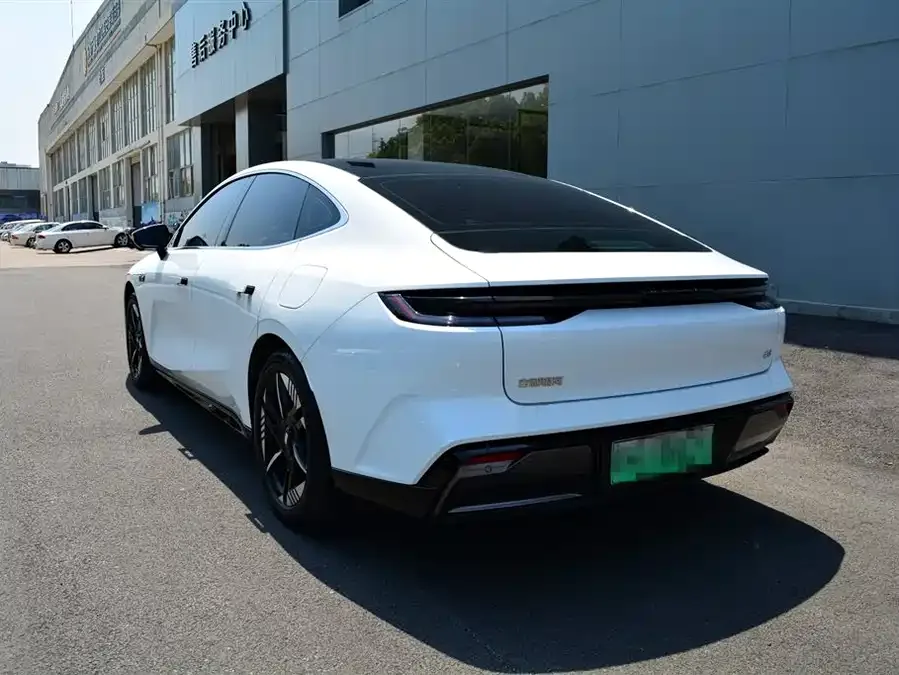 Geely Galaxy E8 Galaxy E8 2024 550km RWD Longteng Edition 2024 — миниатюра 2