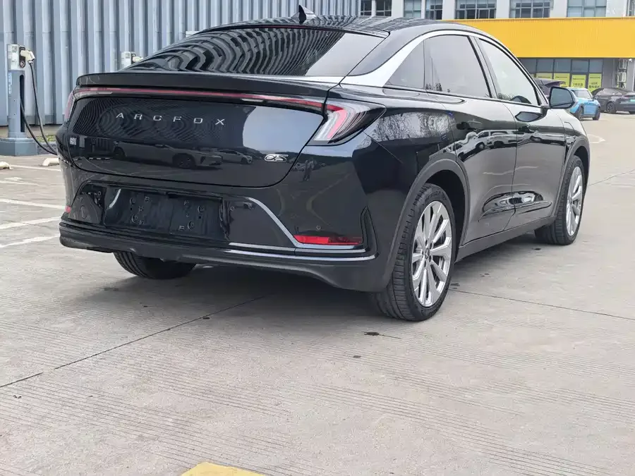 ARCFOX Alpha S Jihu Alphard S 2023 525E Forest Edition PRO 175kW 2024 — миниатюра 3