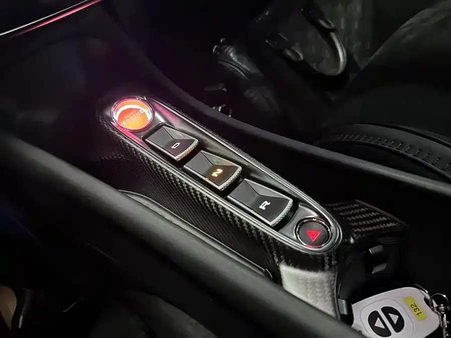McLaren Artura Artura 2023 3.0T Hybrid Standard Model 2024 — миниатюра 2