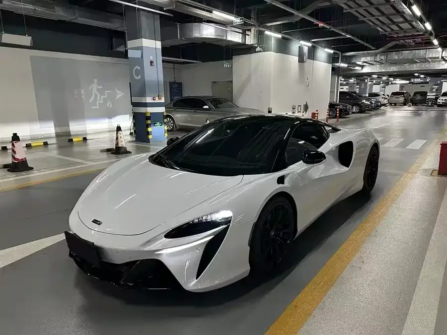 McLaren Artura 2024