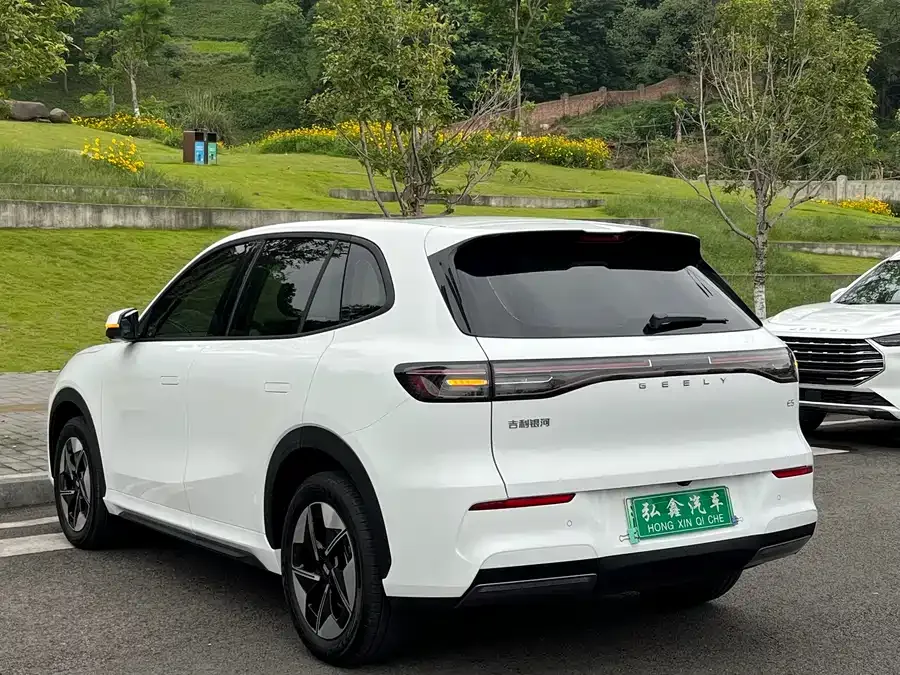Geely Galaxy E5 Galaxy E5 2024 440km Explorer Edition 2025 — миниатюра 2