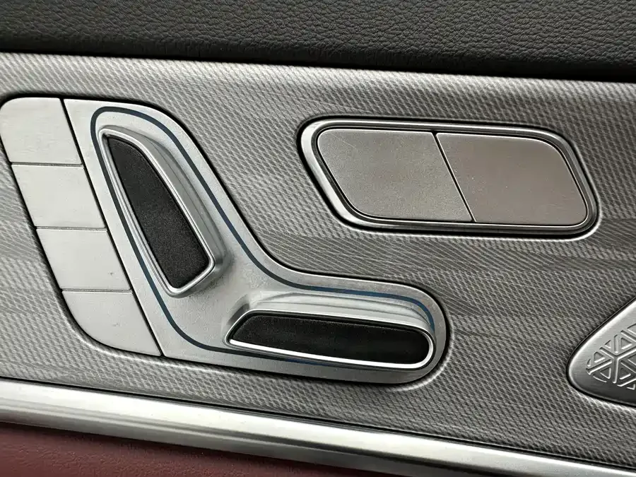 Jetour X70 Plus JETOUR X70 PLUS 2023 1.5T DCT Brave PLUS 7-seater 2023 — миниатюра 4