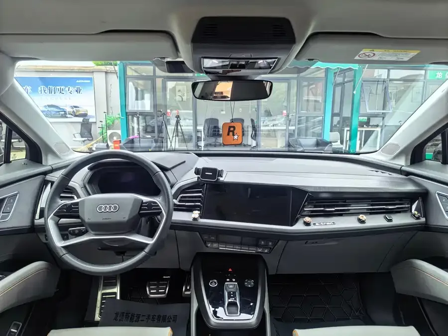 Audi Q5 e-tron 2022 40 e-tron star-shaped brocade suit 2023 — миниатюра 5