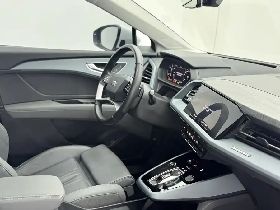 Audi Q5 e-tron 2023 40 e-tron Starry Mecha Suit 2024 — миниатюра 4