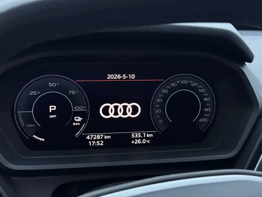 Audi Q5 e-tron 2022 40 e-tron Star-type mecha suit daily version 2022 — миниатюра 4