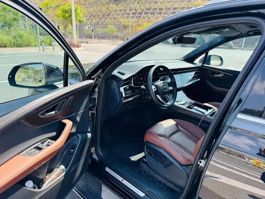 Audi Q7 2022 55 TFSI quattro S line sports model 2022 — миниатюра 2