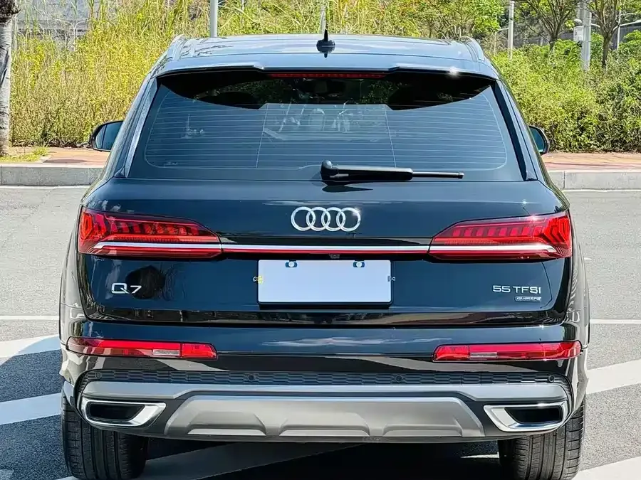 Audi Q7 2022 55 TFSI quattro S line sports model 2022 — миниатюра 3