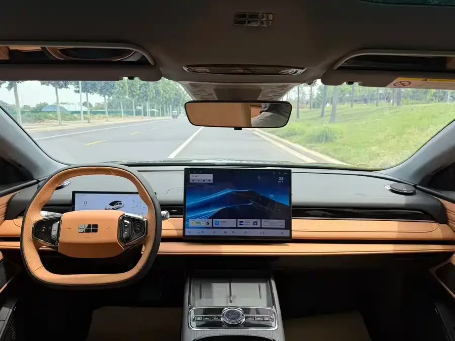 Geely Galaxy Star 8 Galaxy Star 8 2025 130km EM-i Premium Edition 2025 — миниатюра 2