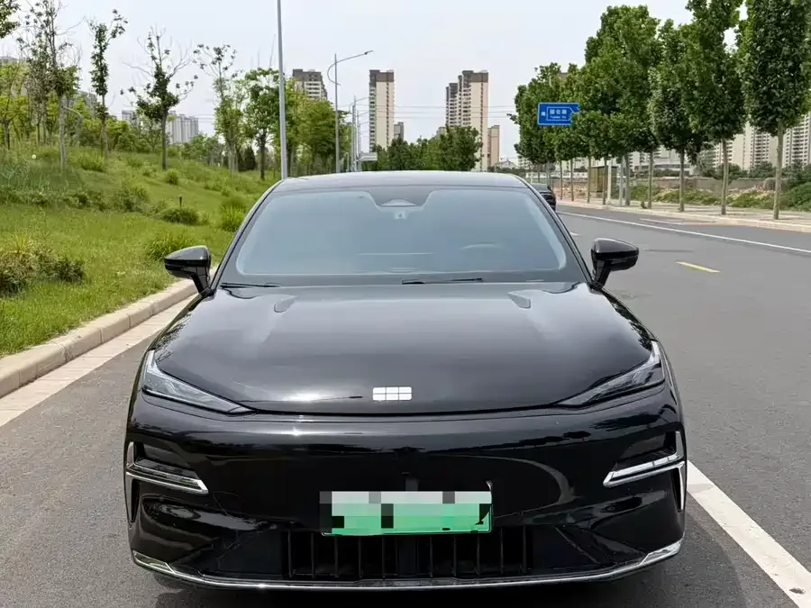 Geely Galaxy Star 8 Galaxy Star 8 2025 130km EM-i Premium Edition 2025 — миниатюра 3