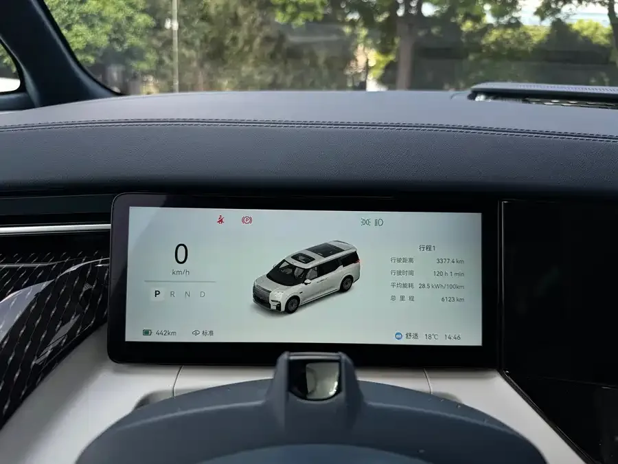Zeekr 009 Zeekr 009 2024 seven-seat aisle version four-wheel drive 108kWh 2025 — миниатюра 3