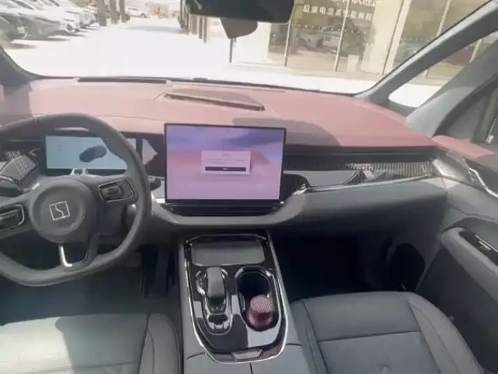 Zeekr 009 Zeekr 009 2024 seven-seat aisle version four-wheel drive 108kWh 2026 — миниатюра 2