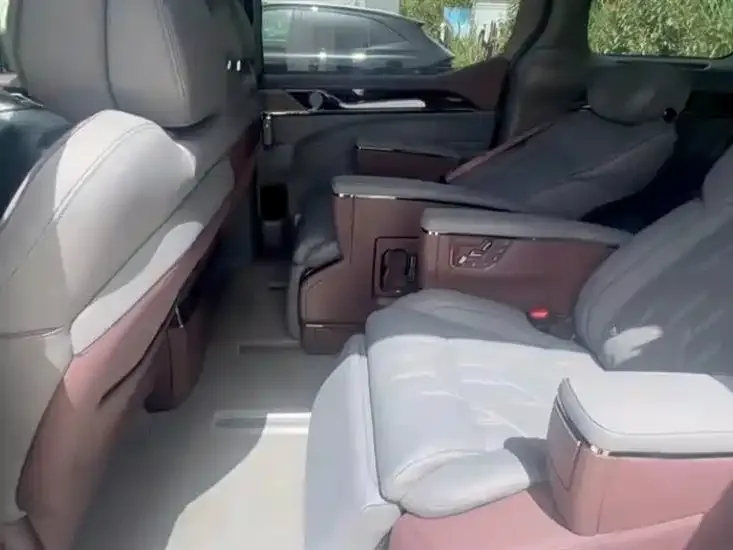 Zeekr 009 Zeekr 009 2024 seven-seat aisle version four-wheel drive 108kWh 2026 — миниатюра 4