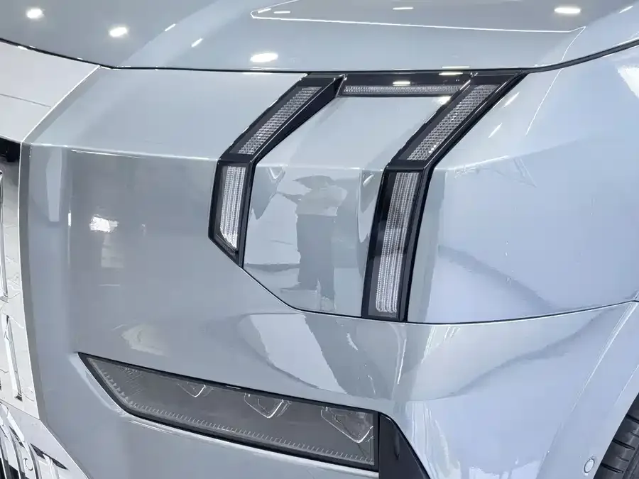 Zeekr 009 Zeekr 009 2024 six-seat executive version 4WD 140kWh 2024 — миниатюра 4