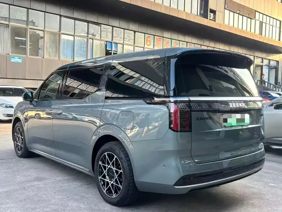 Zeekr 009 Zeekr 009 2024 seven-seat aisle version 108kWh 2024 — миниатюра 3