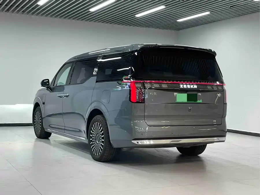 Zeekr 009 Zeekr 009 2024 six-seat executive version four-wheel drive 108kWh 2025 — миниатюра 2