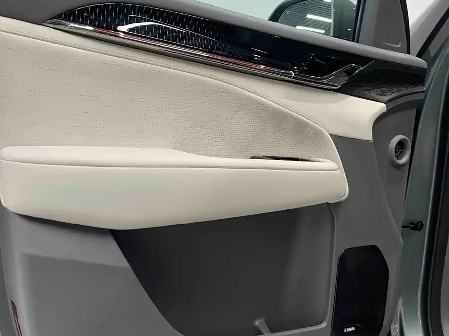 Zeekr 009 Zeekr 009 2024 six-seat executive version four-wheel drive 108kWh 2025 — миниатюра 4