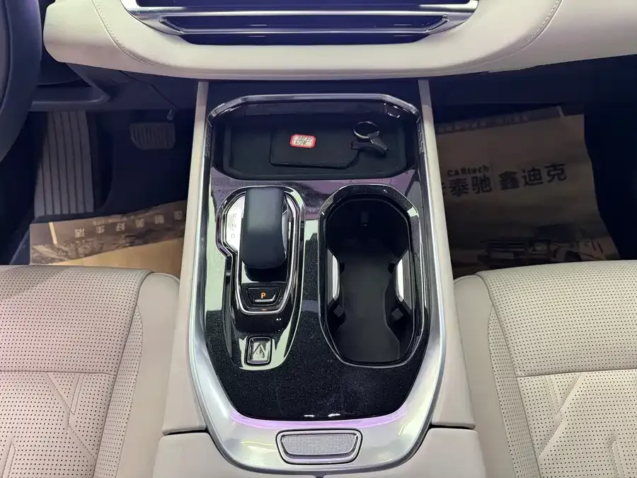 Zeekr 009 Zeekr 009 2024 seven-seat aisle version four-wheel drive 108kWh 2024 — миниатюра 5