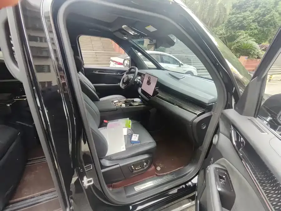 Zeekr 009 Zeekr 009 2024 six-seat executive version four-wheel drive 108kWh 2025 — миниатюра 2