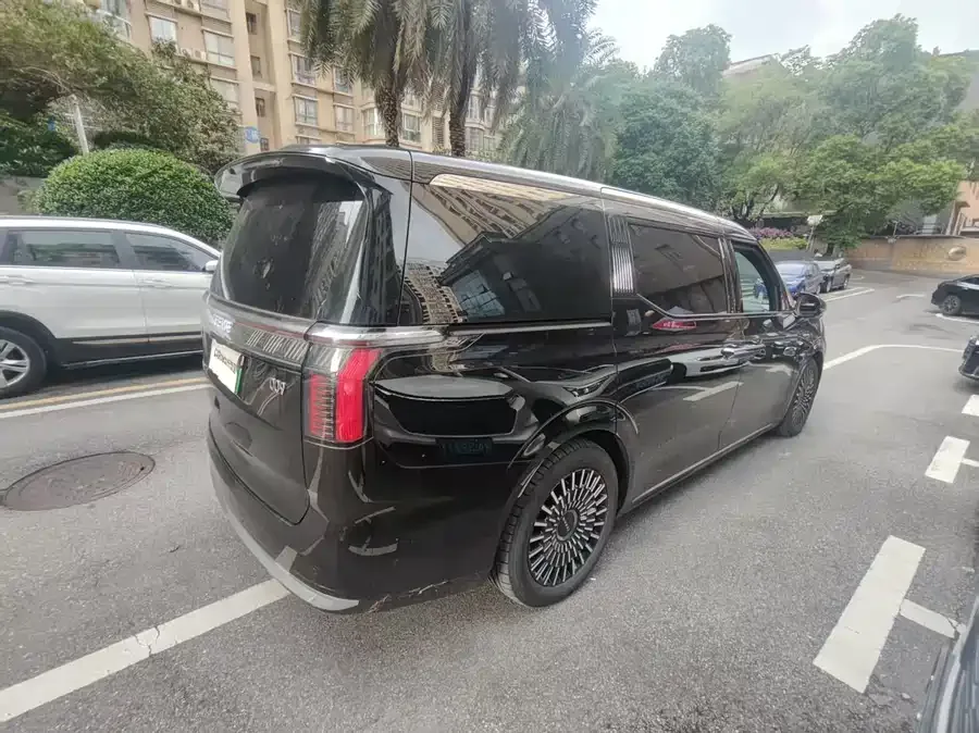 Zeekr 009 Zeekr 009 2024 six-seat executive version four-wheel drive 108kWh 2025 — миниатюра 3