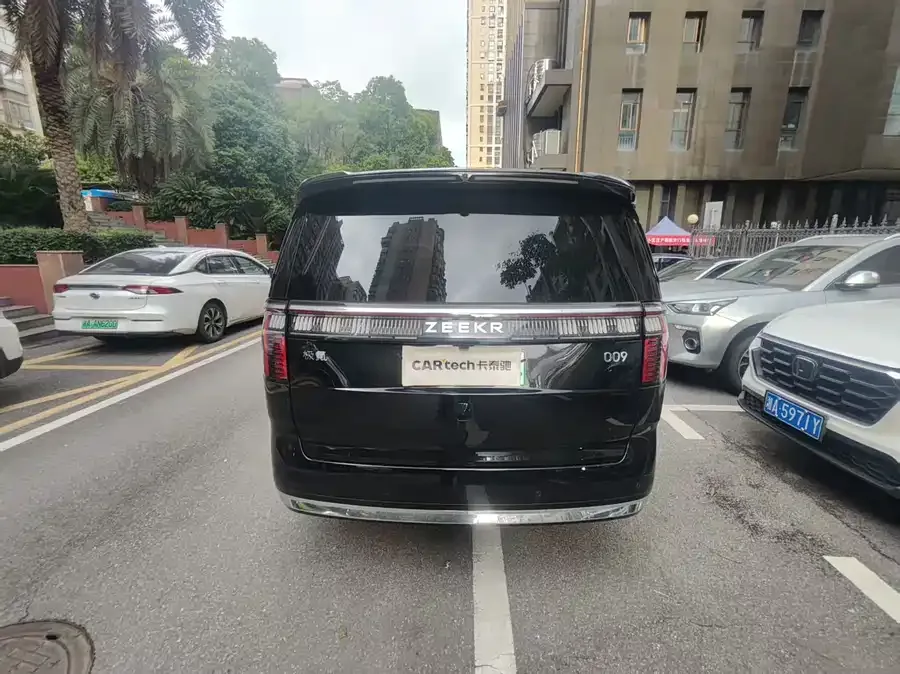 Zeekr 009 Zeekr 009 2024 six-seat executive version four-wheel drive 108kWh 2025 — миниатюра 5