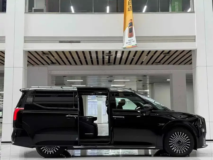 Zeekr 009 Zeekr 009 2024 six-seat executive version four-wheel drive 108kWh 2025 — миниатюра 3