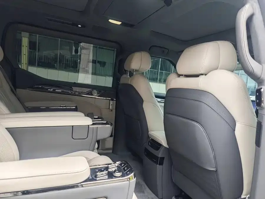 Zeekr 009 Zeekr 009 2024 six-seat executive version four-wheel drive 108kWh 2024 — миниатюра 2