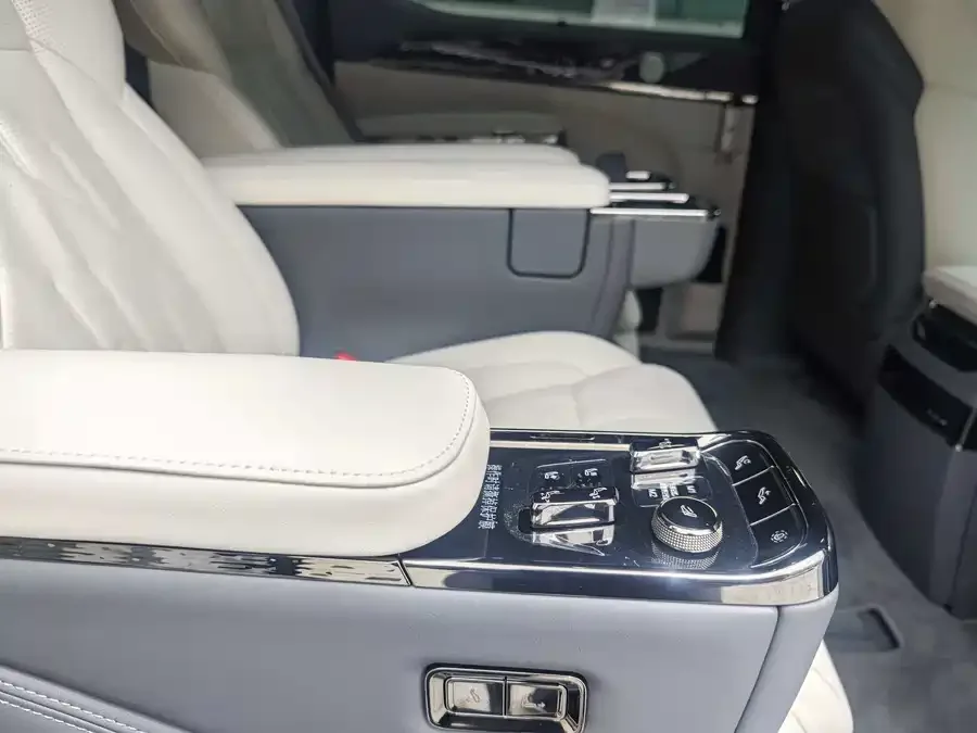 Zeekr 009 Zeekr 009 2024 six-seat executive version four-wheel drive 108kWh 2024 — миниатюра 3