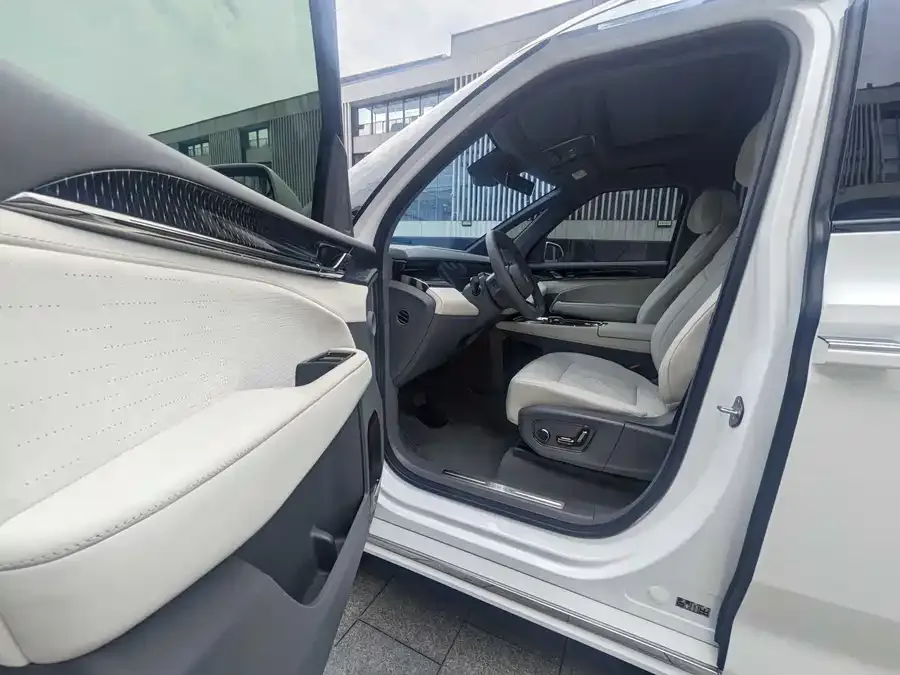 Zeekr 009 Zeekr 009 2024 six-seat executive version four-wheel drive 108kWh 2024 — миниатюра 4