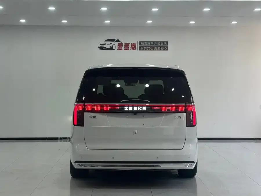 Zeekr 009 Zeekr 009 2024 seven-seat aisle version four-wheel drive 108kWh 2025 — миниатюра 3