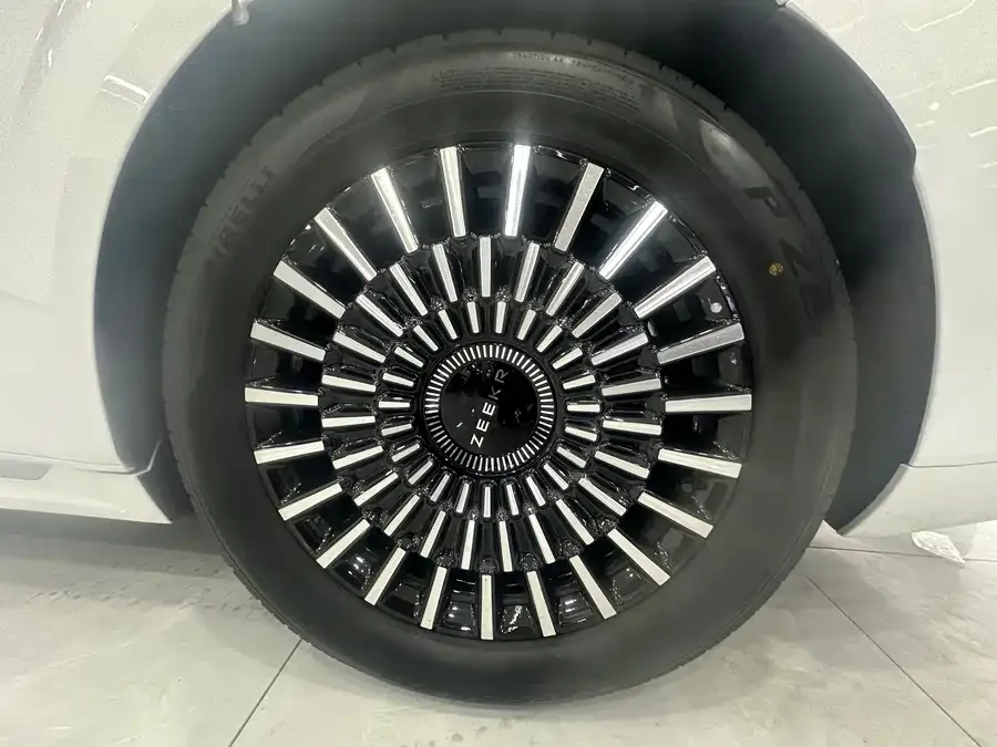 Zeekr 009 Zeekr 009 2024 seven-seat aisle version four-wheel drive 108kWh 2025 — миниатюра 5