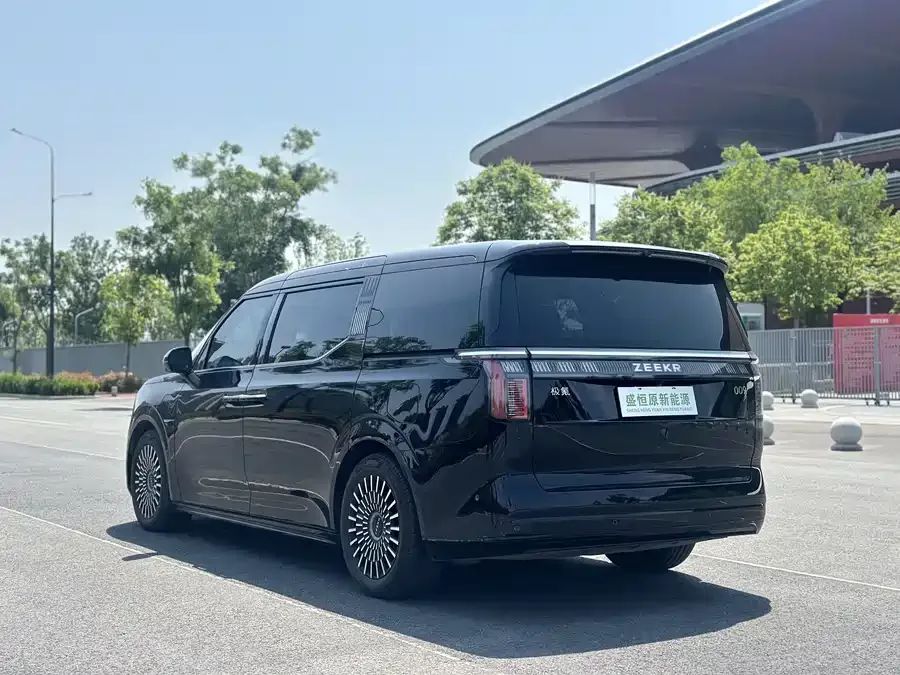Zeekr 009 Zeekr 009 2024 six-seat executive version four-wheel drive 108kWh 2025 — миниатюра 3