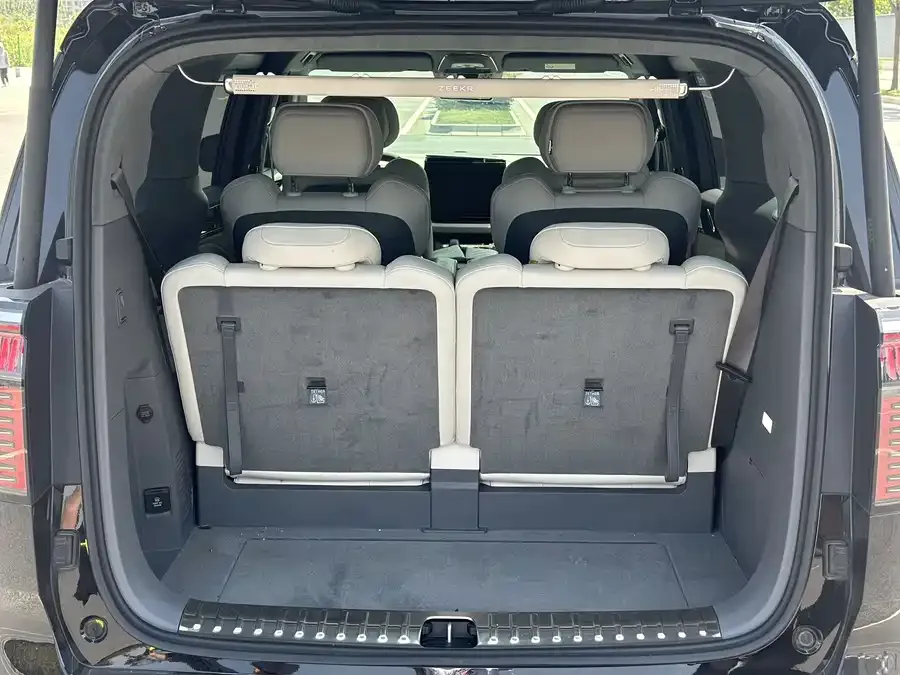 Zeekr 009 Zeekr 009 2024 six-seat executive version four-wheel drive 108kWh 2025 — миниатюра 5