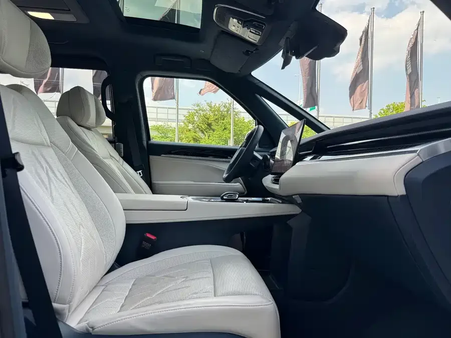 Zeekr 009 Zeekr 009 2024 seven-seat aisle version four-wheel drive 108kWh 2025 — миниатюра 5