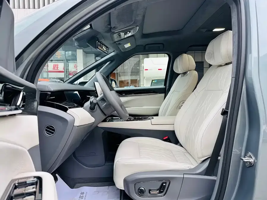 Zeekr 009 Zeekr 009 2024 seven-seat aisle version four-wheel drive 108kWh 2025 — миниатюра 2