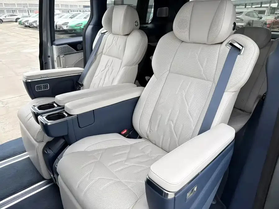 Zeekr 009 Zeekr 009 2024 six-seat executive version four-wheel drive 108kWh 2025 — миниатюра 2